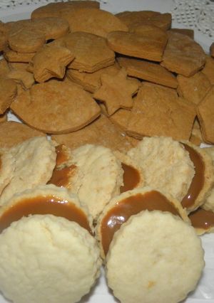 Una foto de Galletitas y alfajorcitos muy fáciles sin huevo (dos recetas)