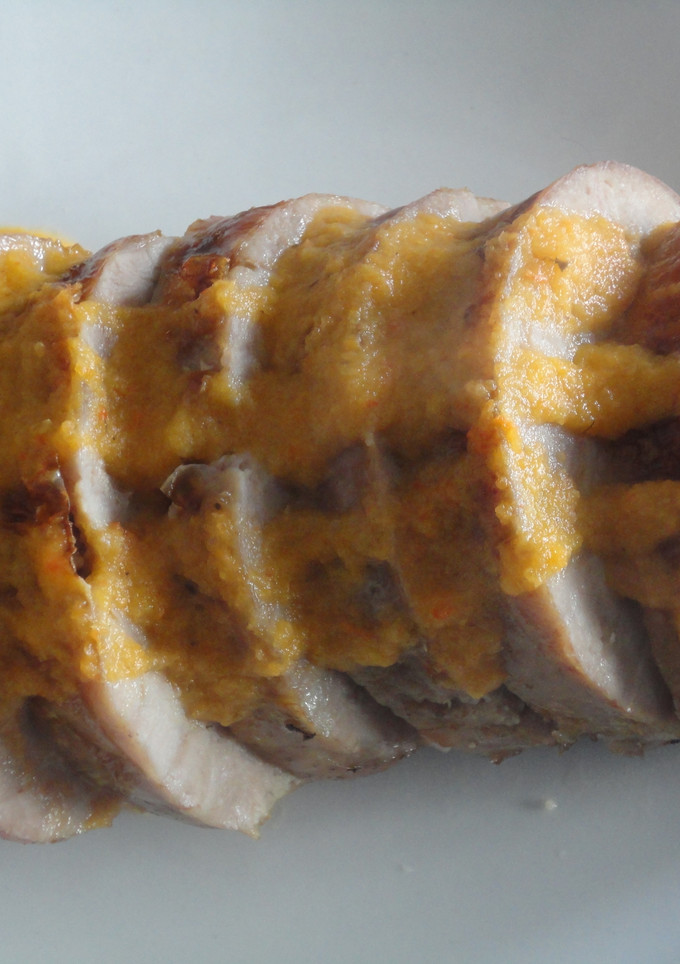 Una foto de Roti de pavo al horno con salsa de verduras