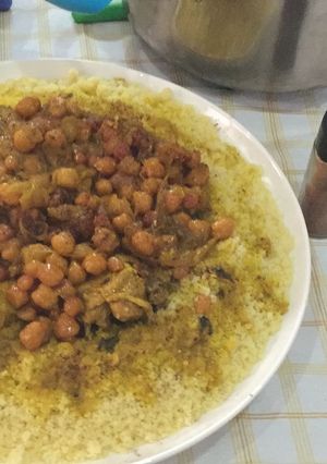 Foto principal de Couscous con pollo y cebolla caramelizada