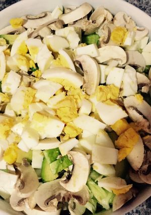 Una foto de Ensalada de mozarella y aguacate
