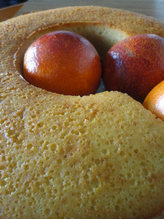 Una foto de Bizcocho de claras y naranja sanguinilla