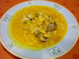Fabes con almejas y gambas