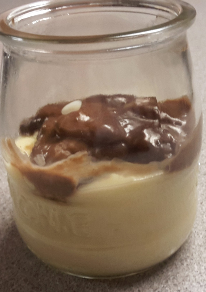 Una foto de Natillas de vainilla y chocolate Thermomix