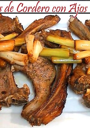 Una foto de Costillas de cordero con ajos tiernos