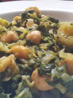 Una foto de Garbanzos con espinacas y bacalao para Cuaresma