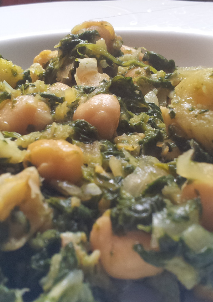 Una foto de Garbanzos con espinacas y bacalao para Cuaresma