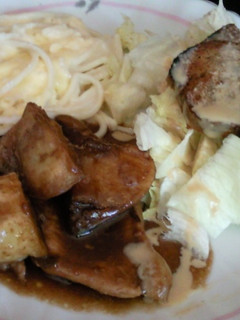 Una foto de Chuletas de cerdo al vino jerez con refresco de cola