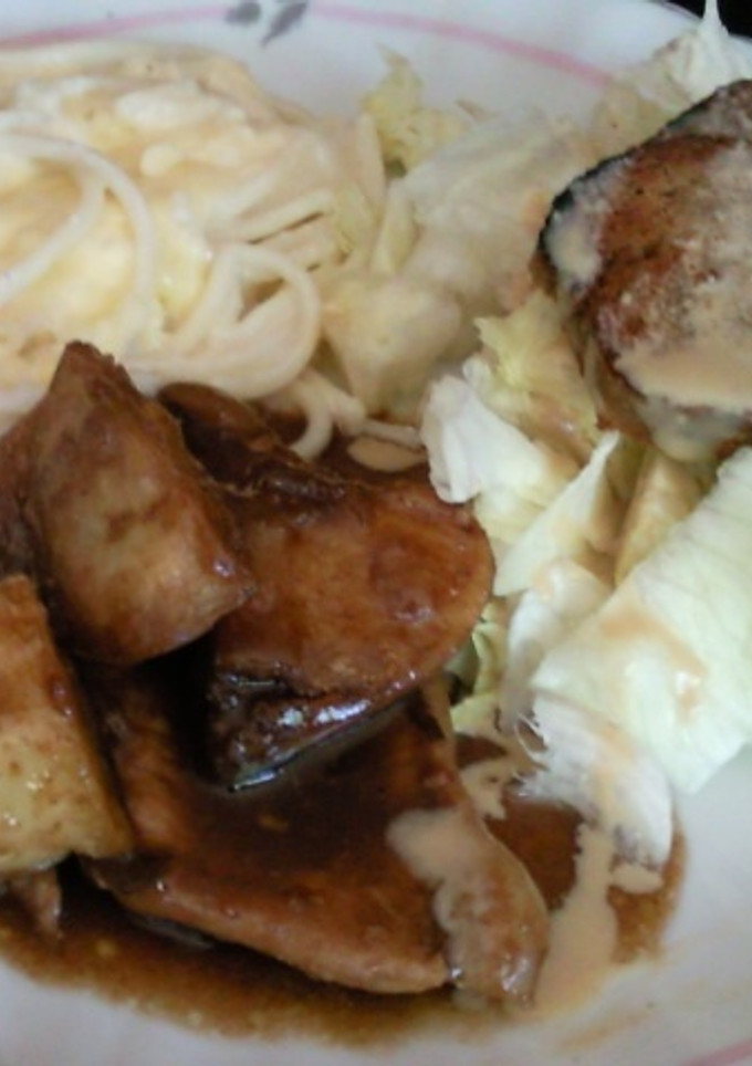 Una foto de Chuletas de cerdo al vino jerez con refresco de cola