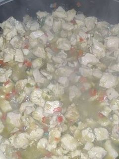 Una foto de Pasta con salsa de pollo y crema