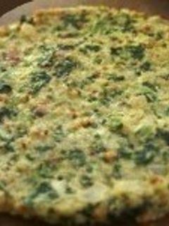 Una foto de Pie de coliflor y espinacas con nueces
