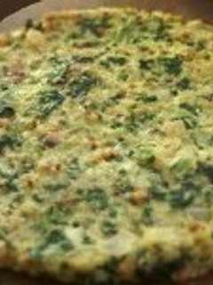 Una foto de Pie de coliflor y espinacas con nueces