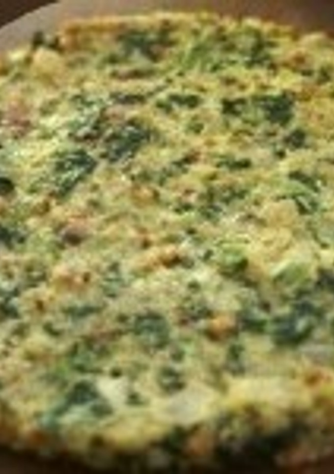 Una foto de Pie de coliflor y espinacas con nueces