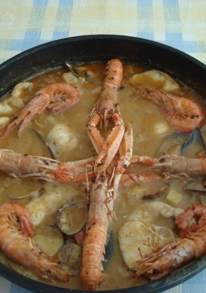 Una foto de Suquet de peix ( CAZUELA DE PESCADO )