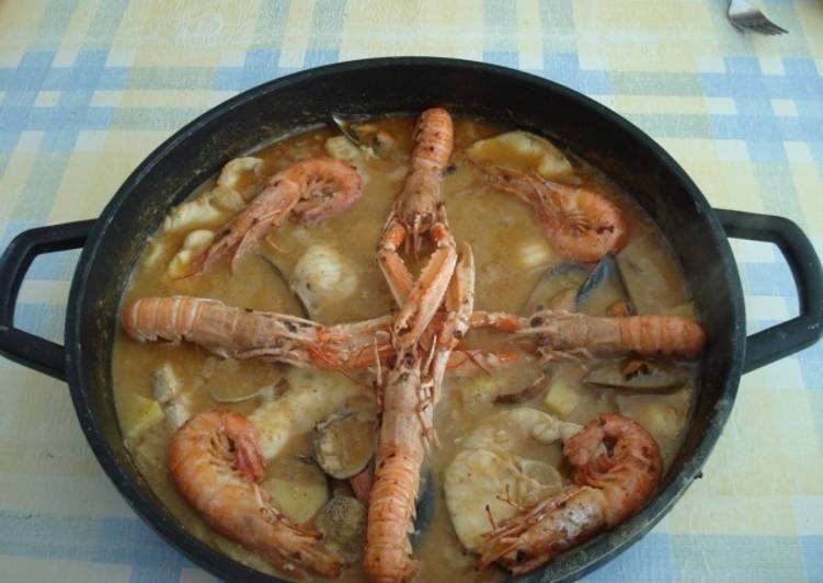 Suquet de peix ( CAZUELA DE PESCADO )