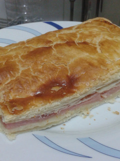 Una foto de Empanada de jamón y queso