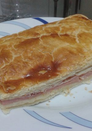 Una foto de Empanada de jamón y queso