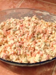 Una foto de Ensalada de surimi con crema ácida