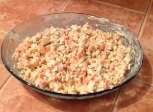 Una foto de Ensalada de surimi con crema ácida