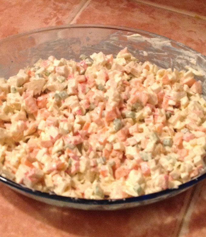 Una foto de Ensalada de surimi con crema ácida