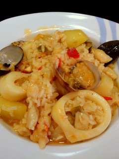 Una foto de Arroz con patatas y bacalao