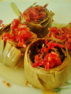 Una foto de Alcachofas cocidas con jamón deshidratado