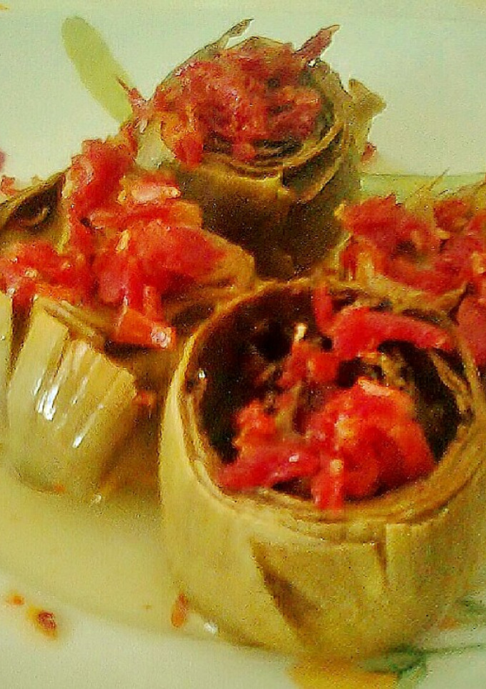 Una foto de Alcachofas cocidas con jamón deshidratado
