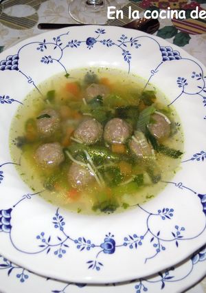 Foto principal de Sopa super rápida de verduras variadas