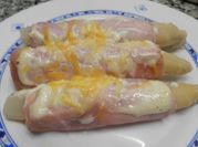 Una foto de espárragos gratinados