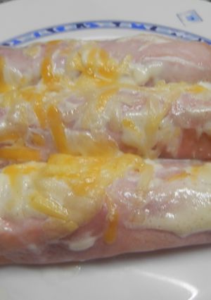 Una foto de Espárragos blancos con jamón cocido y gratinados con mayonesa