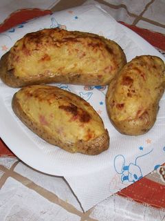 Una foto de Papas rellenas con paleta y queso