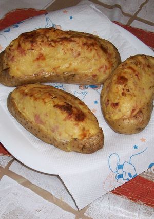 Una foto de Papas rellenas con paleta y queso