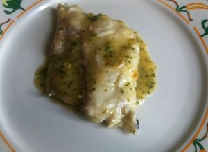 Una foto de Lomos de merluza en salsa verde