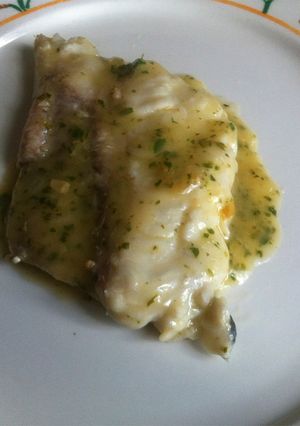 Una foto de Lomos de merluza en salsa verde