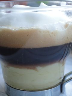 Una foto de Café con chocolate blanco