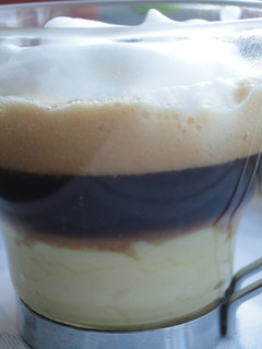 Una foto de Café con chocolate blanco