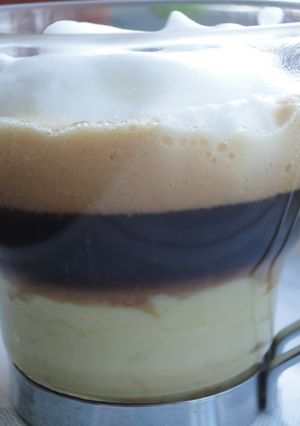 Una foto de Café con chocolate blanco