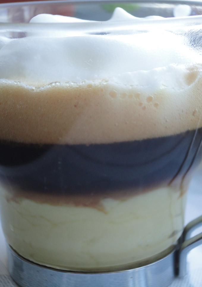 Una foto de Café con chocolate blanco