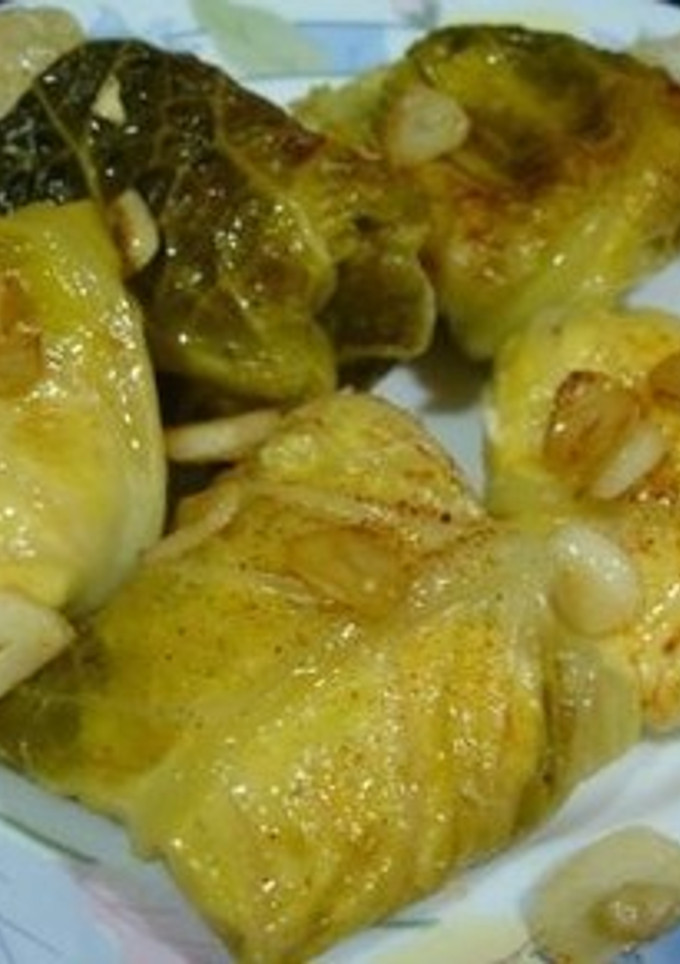 Una foto de Rollitos de col rellenos de huevo y queso