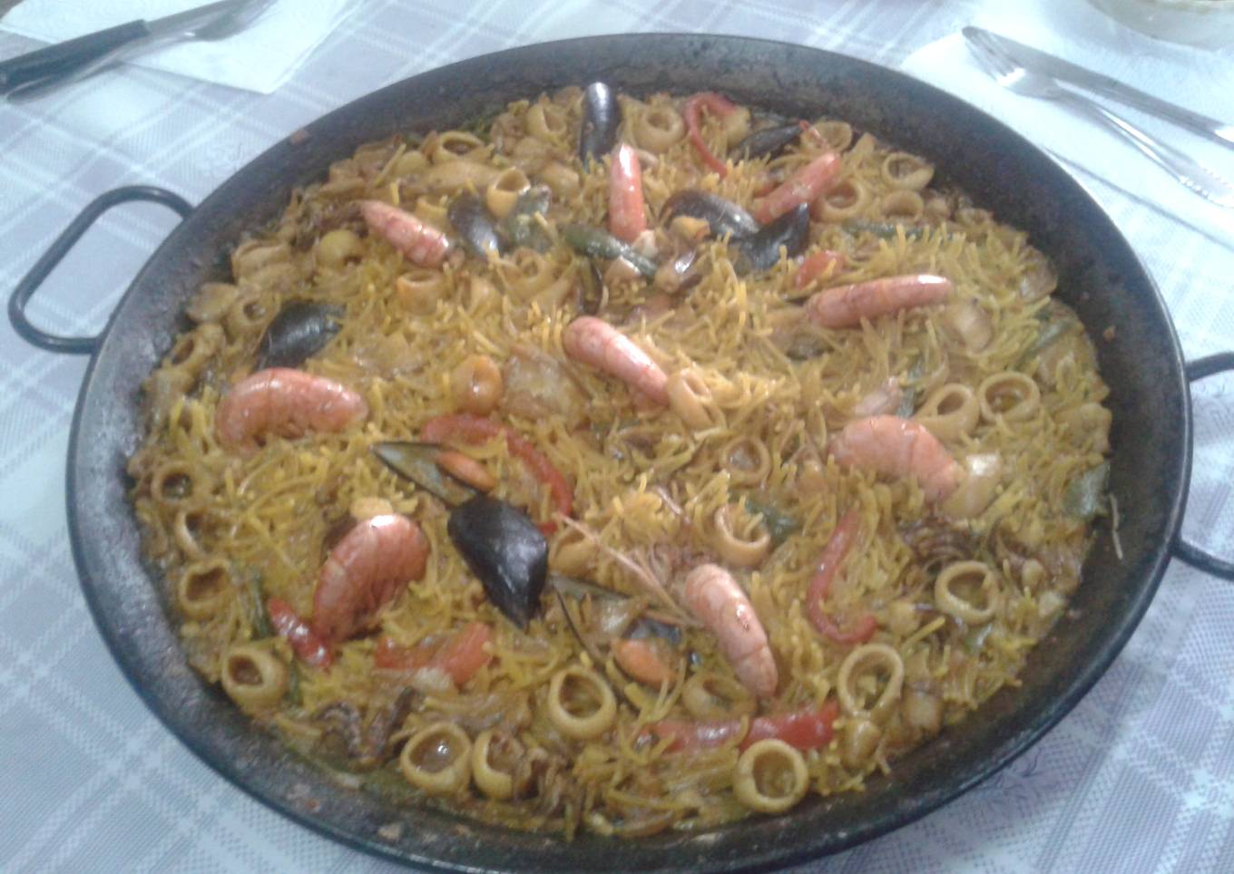 Fideuá marinera