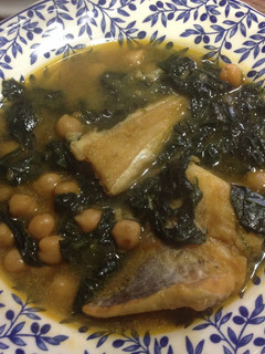 Una foto de Potaje de bacalao y espinacas