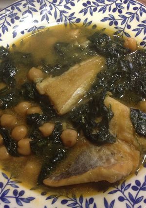 Una foto de Potaje de bacalao y espinacas