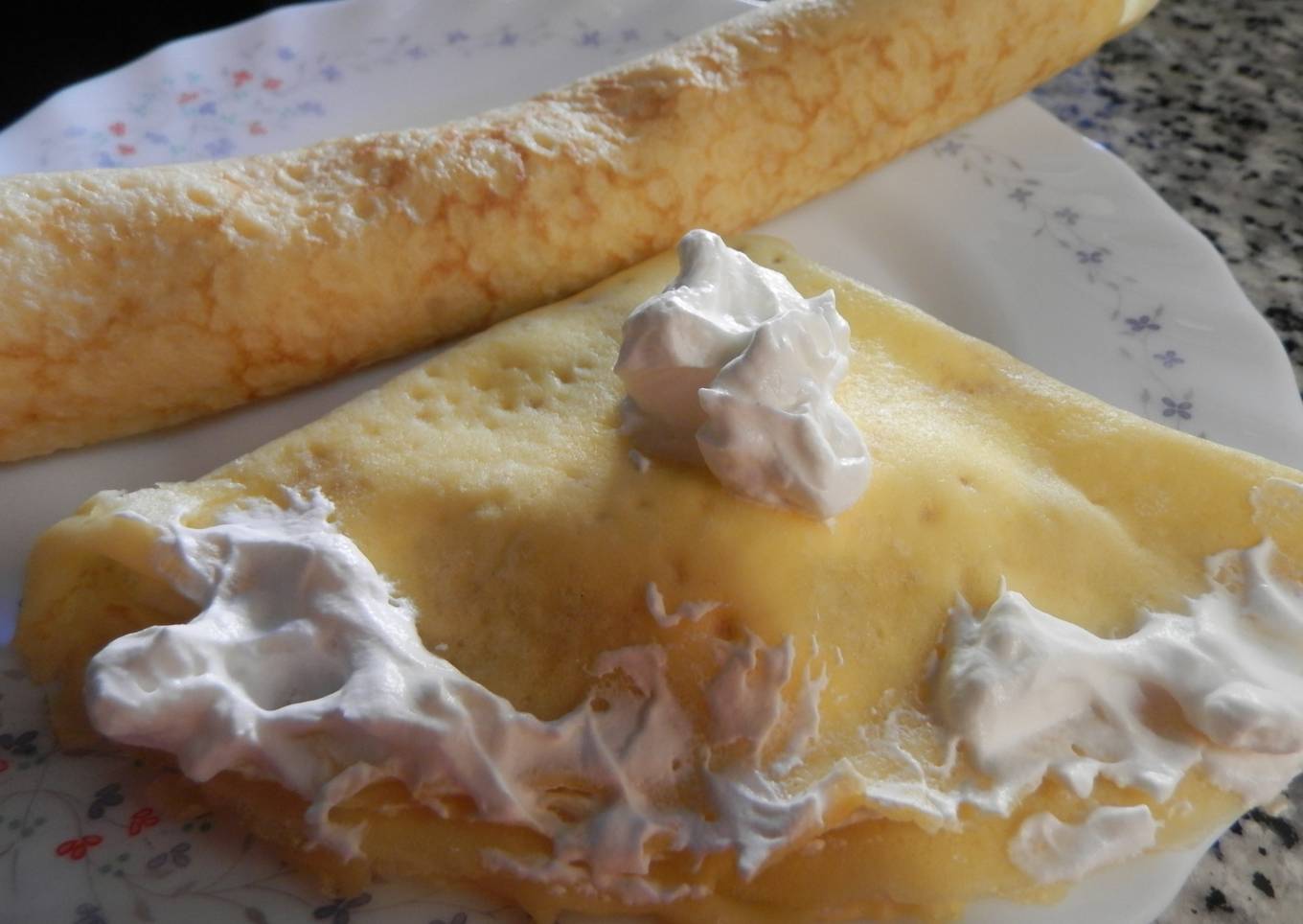 Crepes rellenas de nata