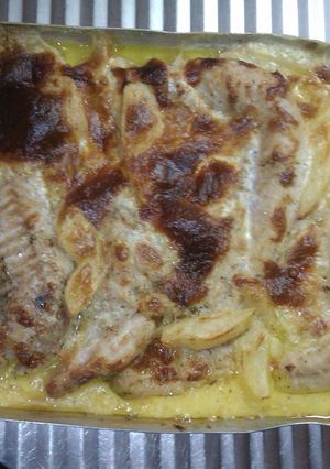 Una foto de Filetes de brotola a la crema de roquefort gratinados con papas rellenas