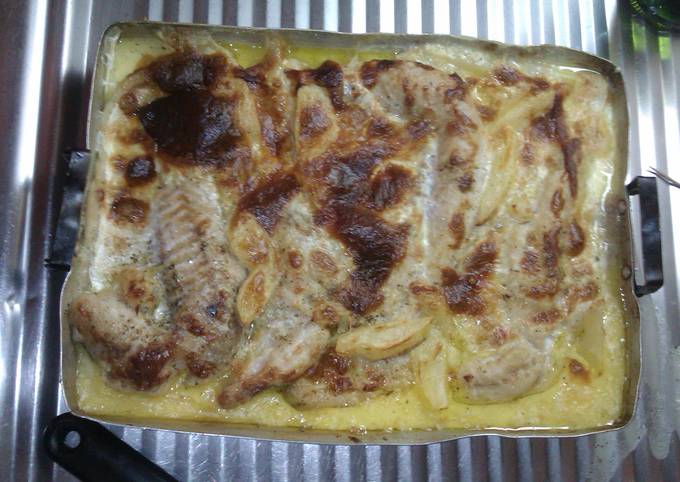 Foto principal de Filetes de brotola a la crema de roquefort gratinados con papas rellenas