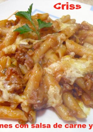 Una foto de Macarrones al horno con carne y cebolla