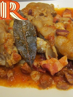 Una foto de Pies de cerdo en salsa picante