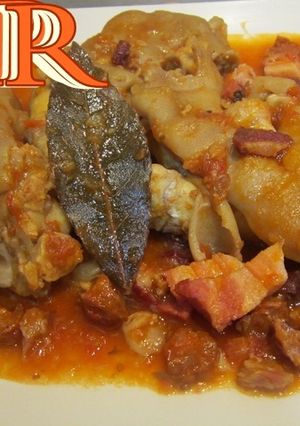 Una foto de Pies de cerdo en salsa picante