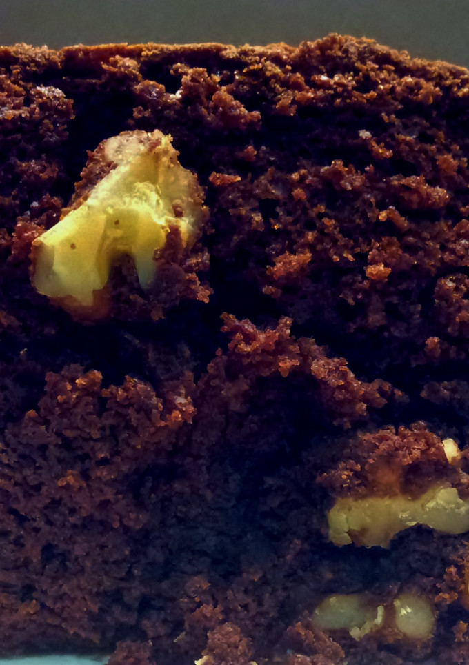 Una foto de Tarta Brownie de chocolate negro con nueces