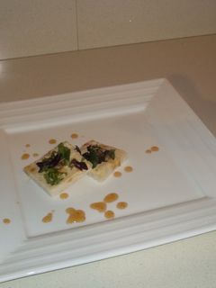 Una foto de Canapés de hummus, pipas y aliño de higo