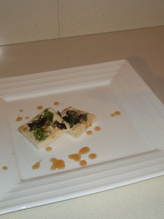 Una foto de Canapés de hummus, pipas y aliño de higo